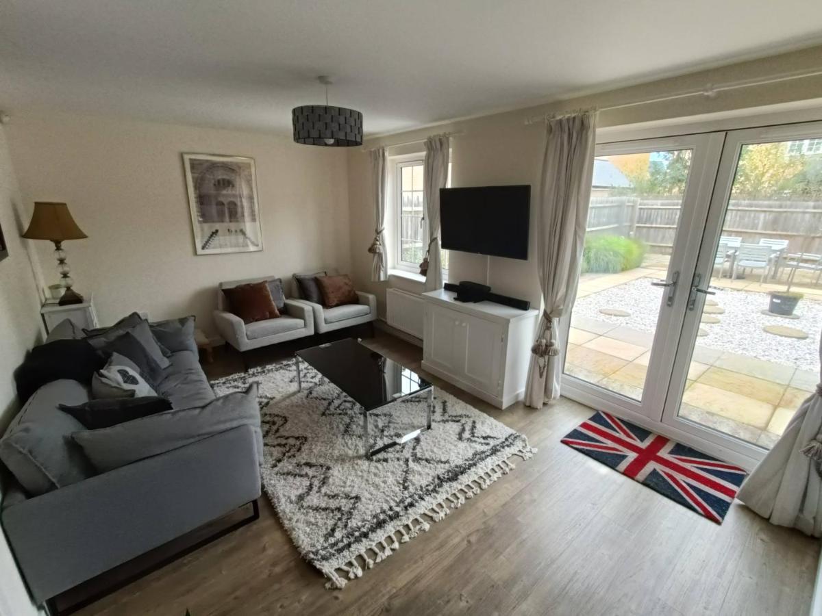 3 Bedroom Townhouse Near Bicester Village Exterior photo